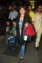 Madhuri Dixit snapped with kids and husband at the airport in Mumbai on 1st Jan 2012 (9).JPG